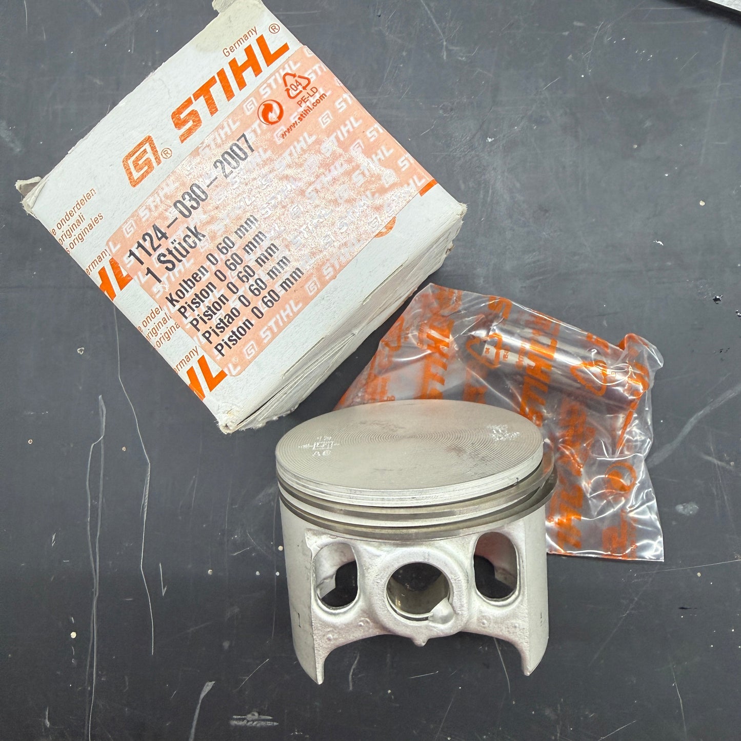 Stihl 084 OEM NOS piston Kit